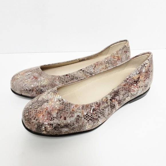 *SOLD* SAS Scenic Ballet Flat Shoes Size 8.5 WW - Picture 1 of 7